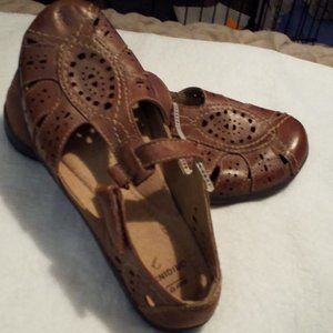 Closed toe sandal brown genuine leather size 7.5